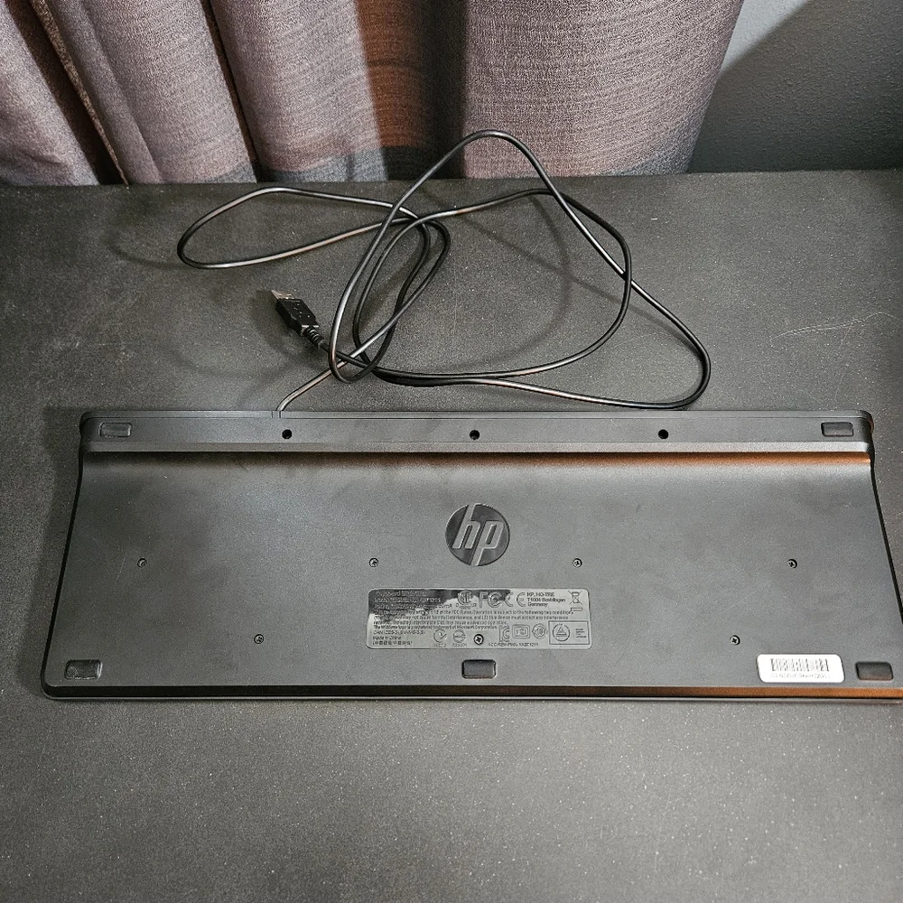 Hewlett Packard wired USB keyboard model KB71211